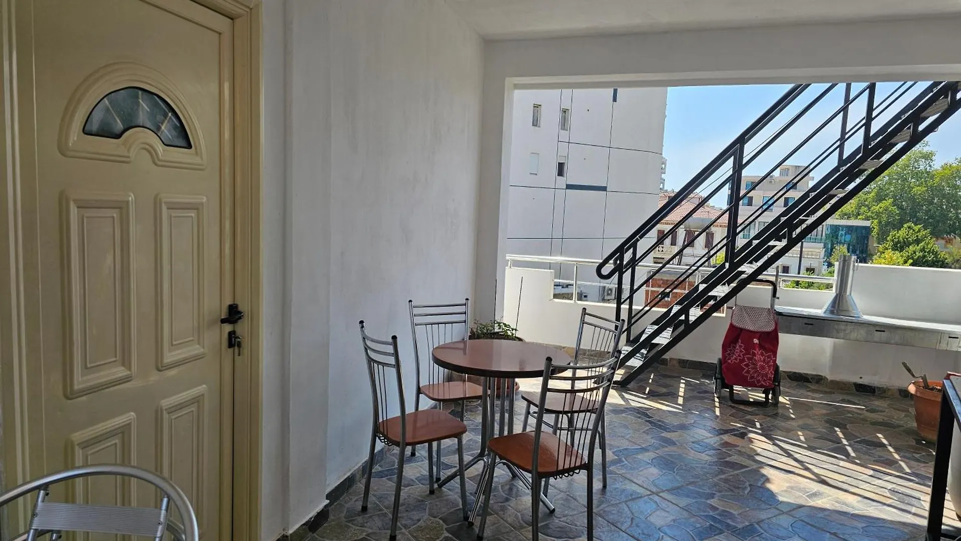 Anisa'S Apartment Vlore Villa